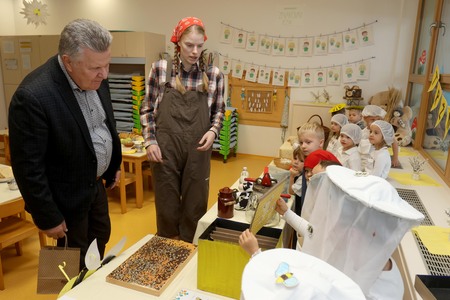 Tradicionalni slovenski zajtrk  vrtec Cerknica 06 Foto Ljubo Vukelič